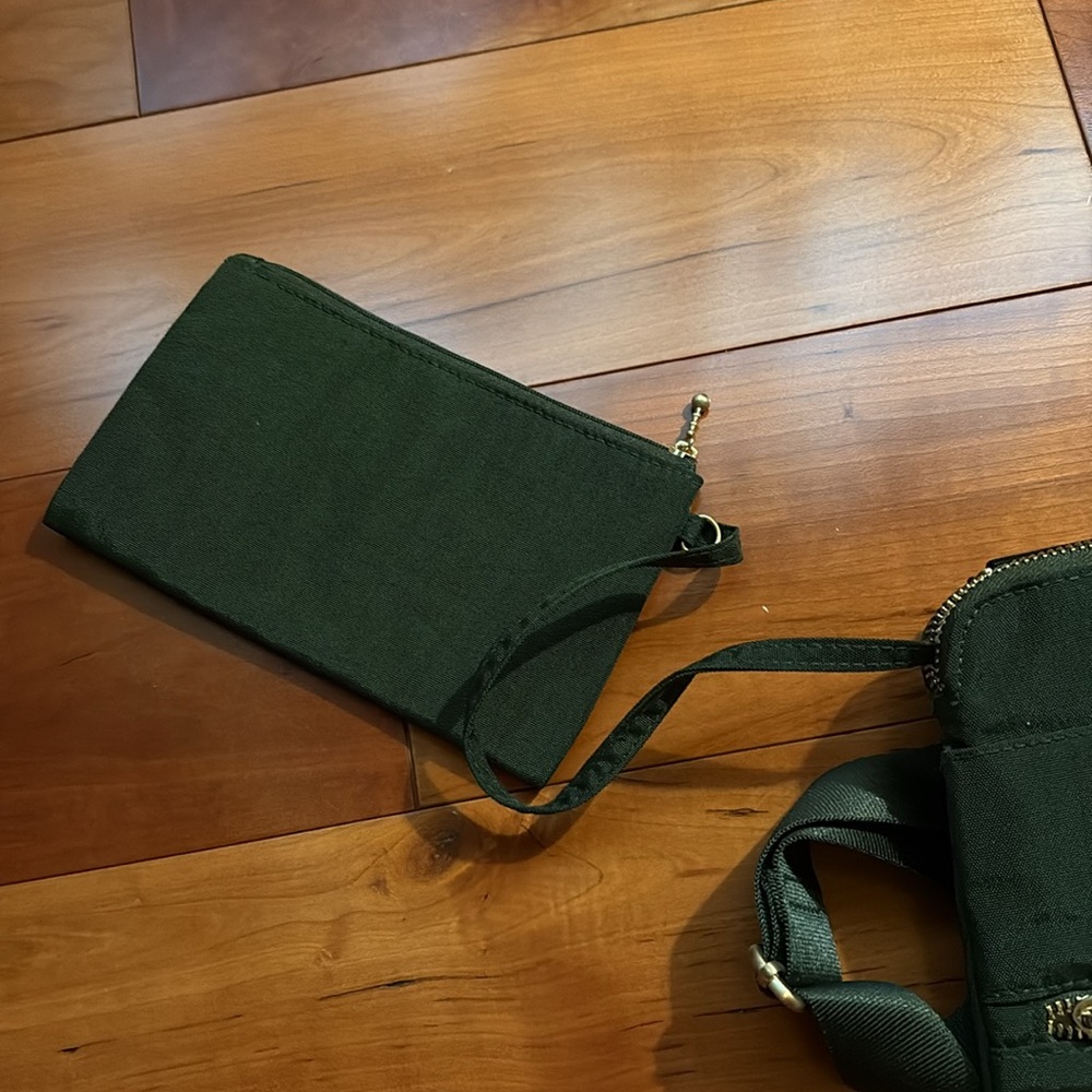 Baggallini crossbody purse olive green - Picture 5 of 11